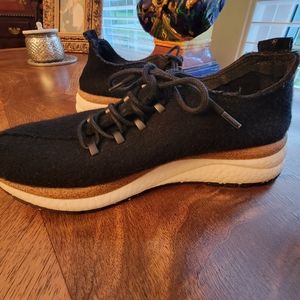 OTBT tennis shoes